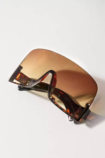 13 Best Wraparound Sunglasses: 2026 Style Trend
