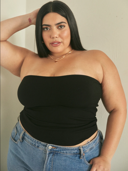 different model in black tube top