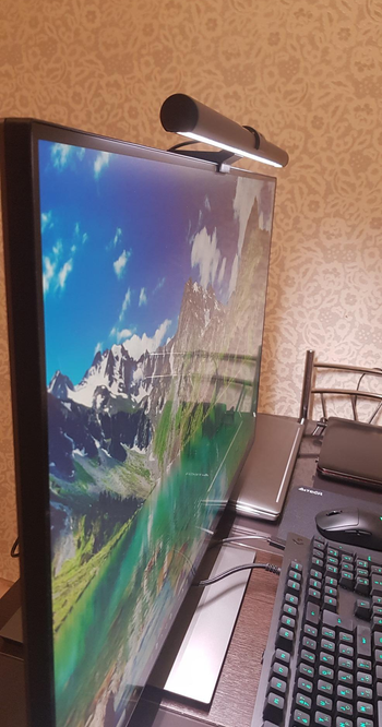 another reviewer showing a side view of the Screenbar attache d to their monitor