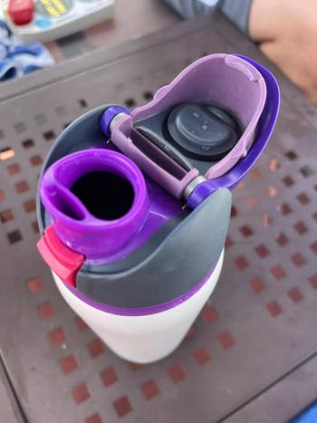 another reviewer shows adjacent  up   of drinking spout connected  their bottle