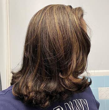 image of the same reviewer with dry, straight hair