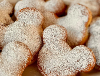 reviewers Mickey-shaped desserts