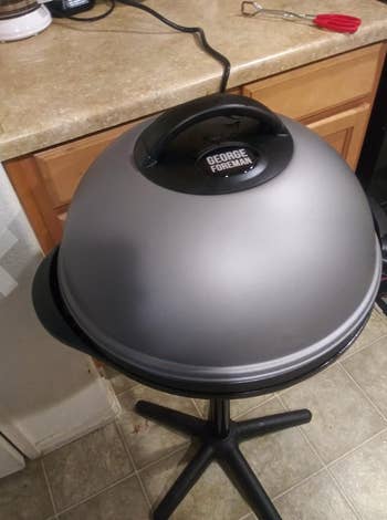 Reviewer image of the grill inside being used inside with the lid on