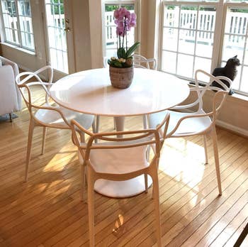 Reviewer image of 40-inch white table with white chairs