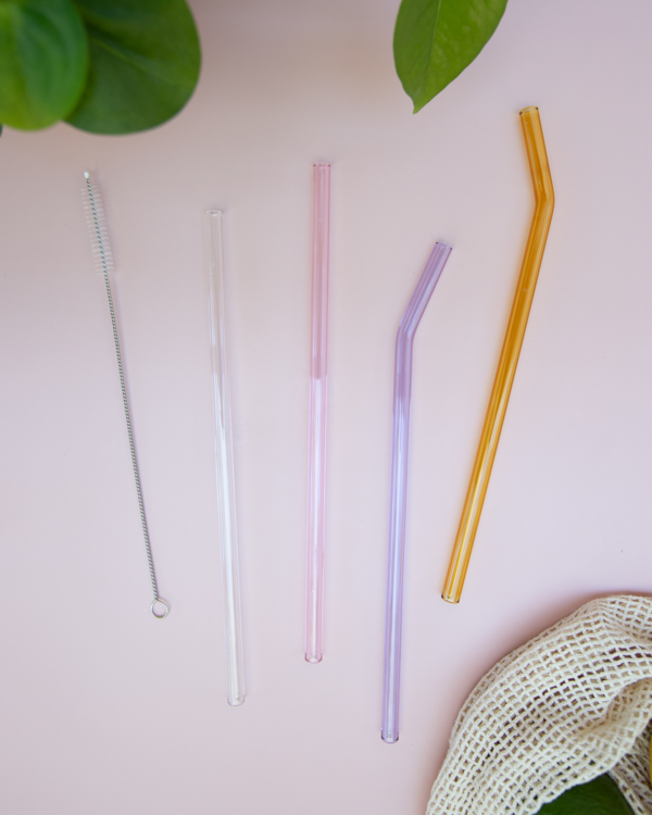 The straws in clear, pink, purple, and yellow