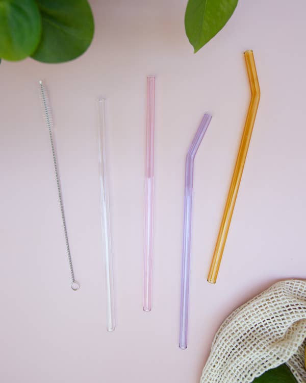 The straws in clear, pink, purple, and yellow