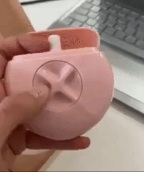 A gif of the razor being spun that shows two razors, soap bar, and spray bottle
