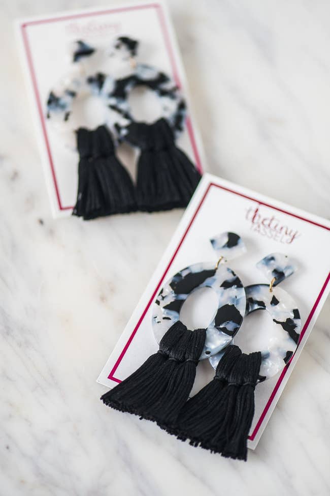 the marbled dangly earrings with black tassels
