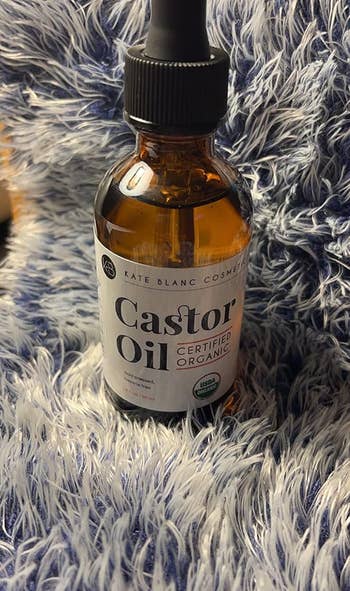 Reviewer photo of the castor oil on a fuzzy texture