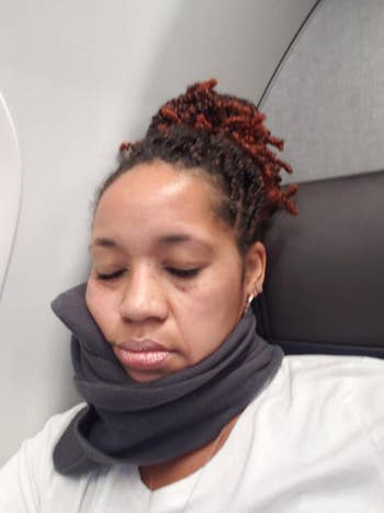 another reviewer uses the pillow on a plane