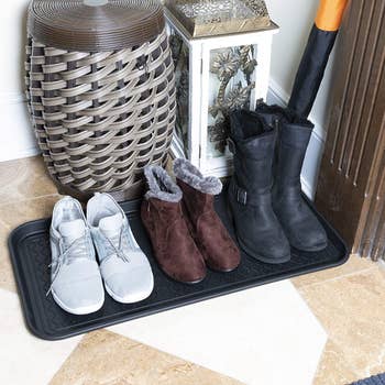 the black rectangular boot tray with shoes on it
