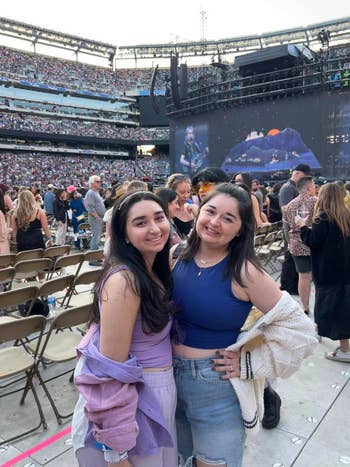 two sisters at the taylor swift concert