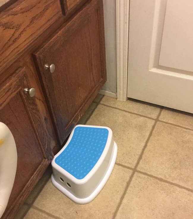 reviewer image of the blue step stool in a bathroom