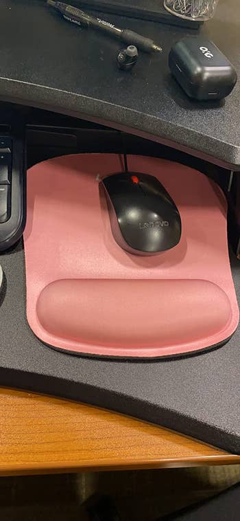 reviewer photo of pink mouse pad with wrist support