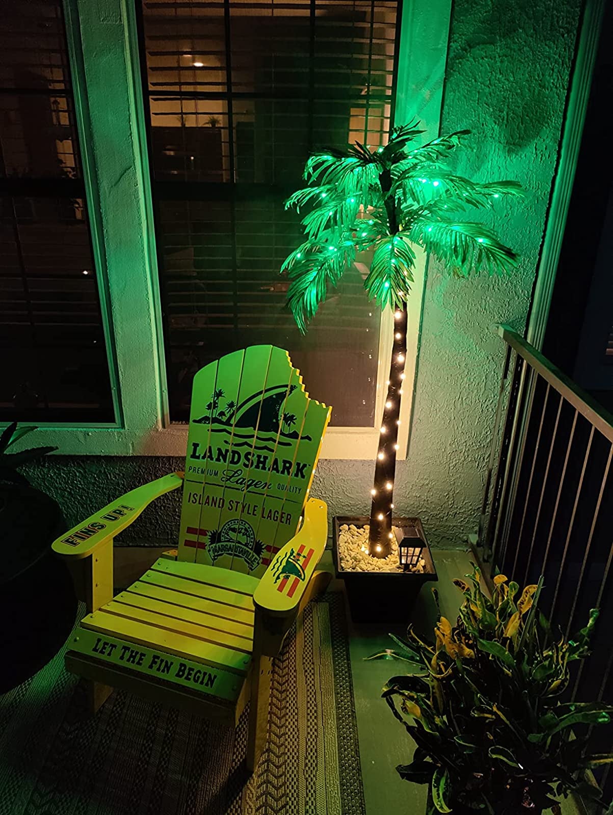 a reviewer's light up outdoor palm tree
