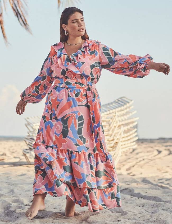 27 Cute Summer Dresses You Can Actually Wear With A Bra