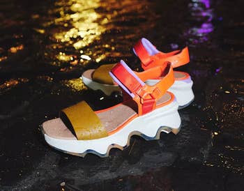 Chunky level    sandals connected  a bedewed  surface, featuring wide   straps and architectural soles, suitable for a fashionable look