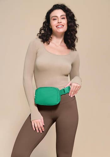 model wearing lake green color belt bag