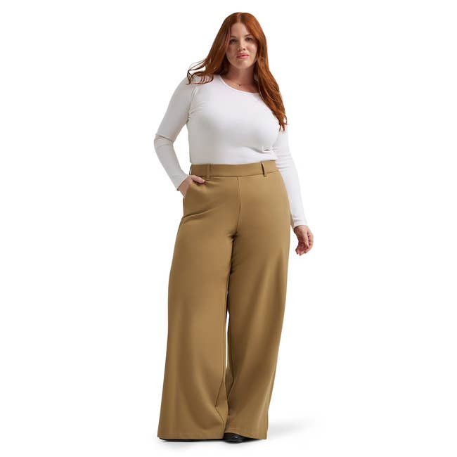 A exemplary wearing the pants