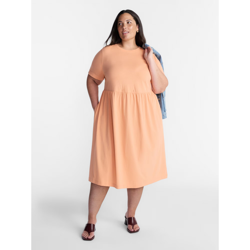 A exemplary  wearing the dress
