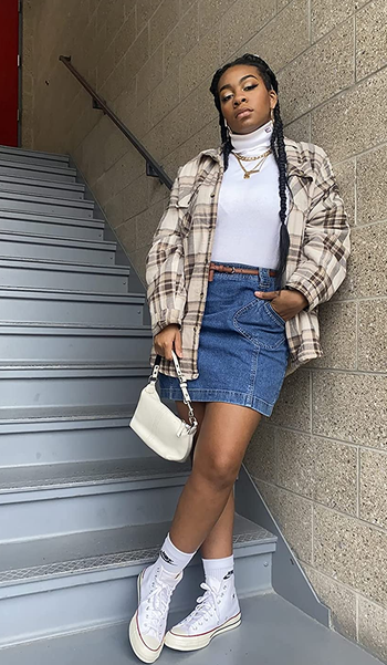 reviewer wearing the shacked in white and brown plaid
