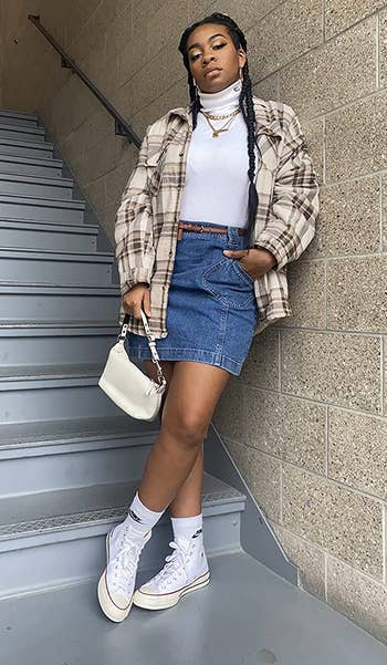 reviewer wearing the shacked in white and brown plaid