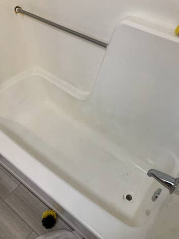 same reviewer's now clean bath tub