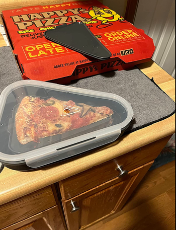 This collapsible pizza pack container is a genius way to store multiple  slices