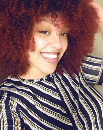 Reviewer with natural hair that looks voluminous, healthy, and shiny