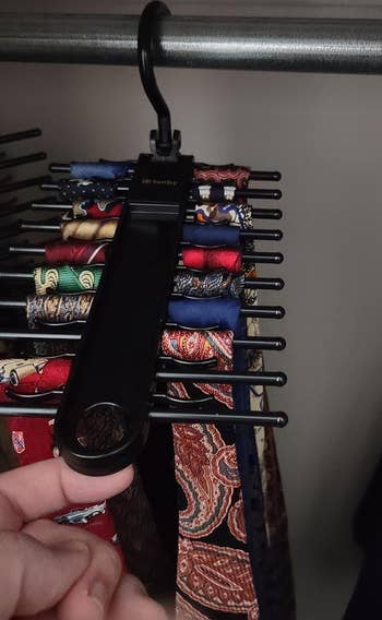 a different reviewer extending the tie hanger to show all the options
