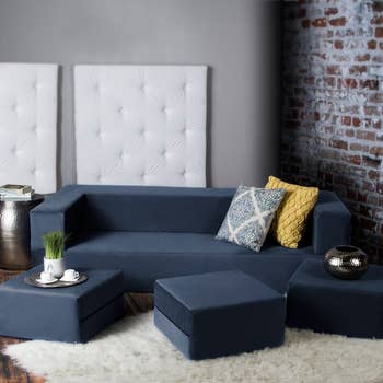 The sofa in the color Marine