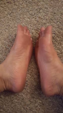 a reviewer pic showing the bottom of their smooth feet