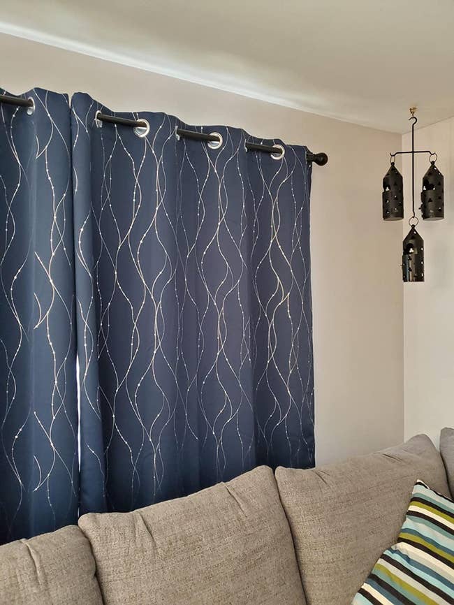 The curtains in the color Navy Blue/Silver