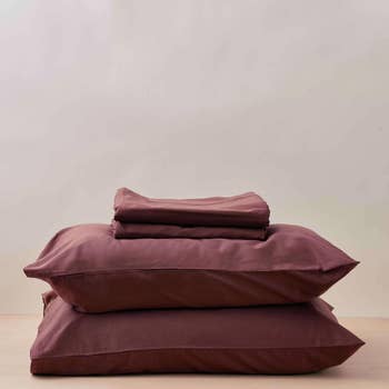 the sheet set in wine