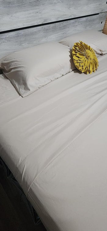 reviewer image of the sheets in white