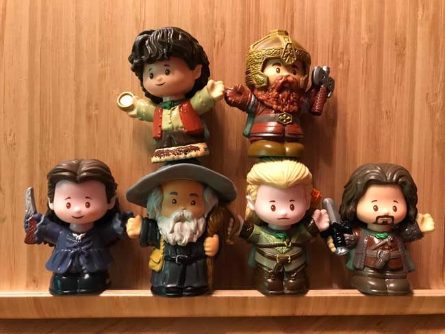 a set of lord of the rings little people figures