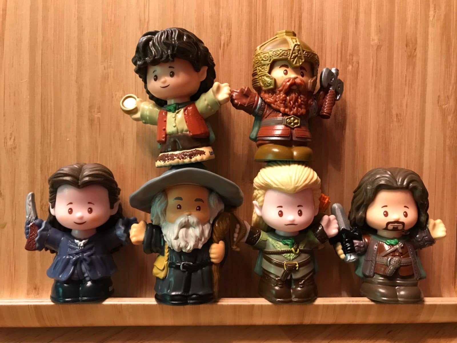 a set of lord of the rings little people figures