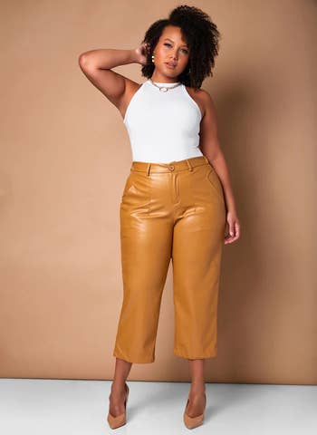 A model posing in the brown cropped pants