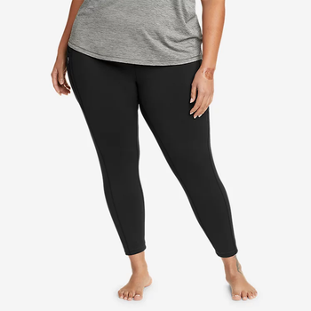 Model wearing black leggings 