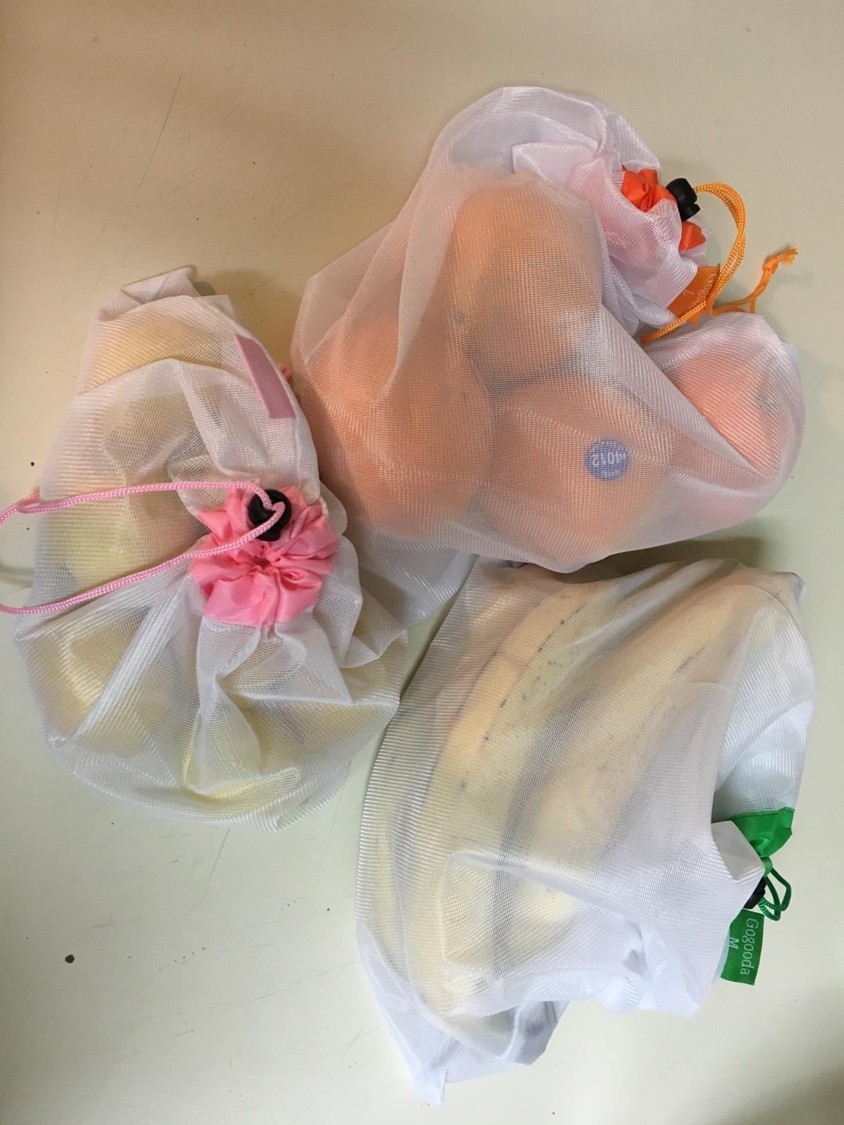 reviewer image of fruits divided into separate mesh produce bags