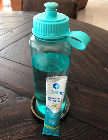 Reviewer image of a water bottle next to a hydration packet 
