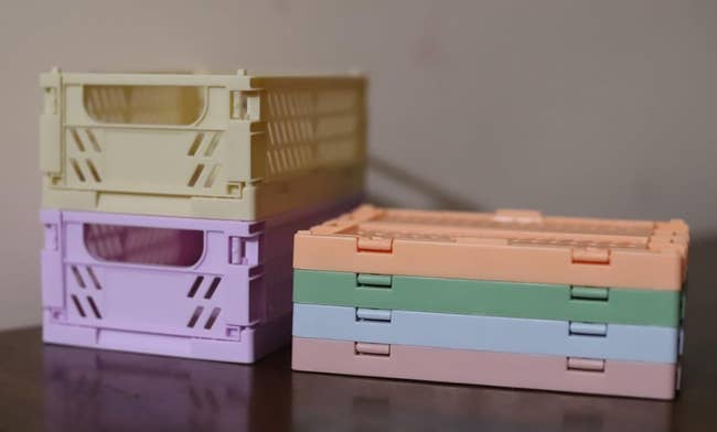 Colorful retention container containers