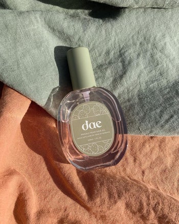 dae prickly pear oil on some fabric