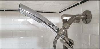 Another angle of a different reviewer's shower head not on