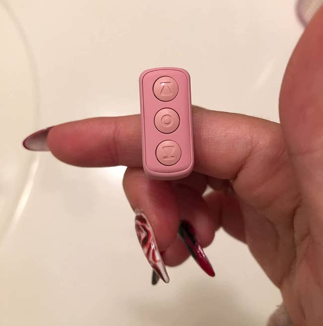 a reviewer with the scrolling remote on their finger