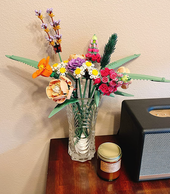 Another reviewer pic of differently arranged Lego flowers in a vase