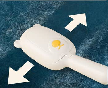 Pet hairsbreadth removal instrumentality with a grip shown connected fabric, with arrows suggesting a back-and-forth motion. Text emphasizes rolling some ways
