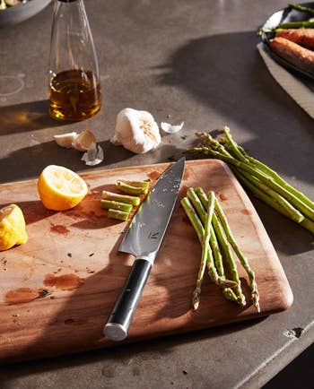 one of the knives next to cut lemon and asparagus