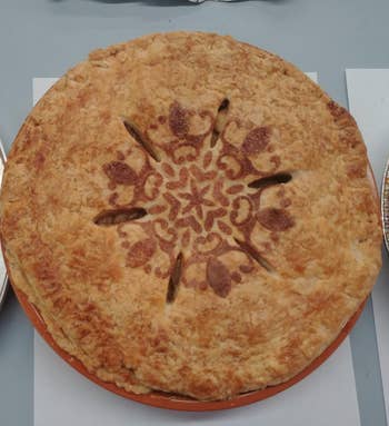 reviewer's apple pie with cinnamon stencil outline