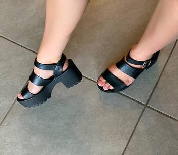 reviewer wearing the sandals in black
